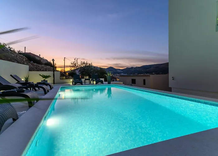 Luxurioese Ferienvilla Mit Privatem Pool By Interhome *