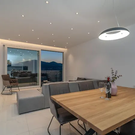 Luxurioese Ferienvilla Mit Privatem Pool By Interhome