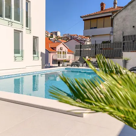 Luxurioese Ferienvilla Mit Privatem Pool By Interhome Trogir