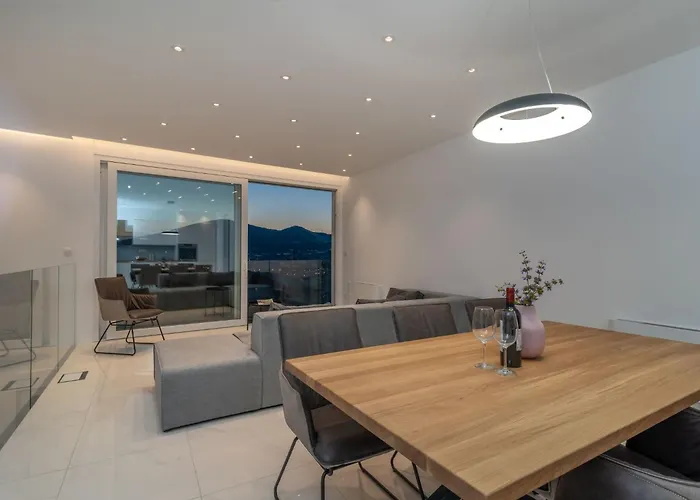 Luxurioese Ferienvilla Mit Privatem Pool By Interhome