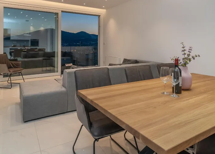 Luxurioese Ferienvilla Mit Privatem Pool By Interhome
