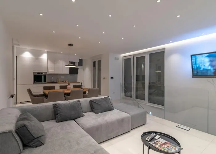Luxurioese Ferienvilla Mit Privatem Pool By Interhome *