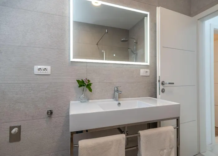 Luxurioese Ferienvilla Mit Privatem Pool By Interhome Nyaraló Trogir