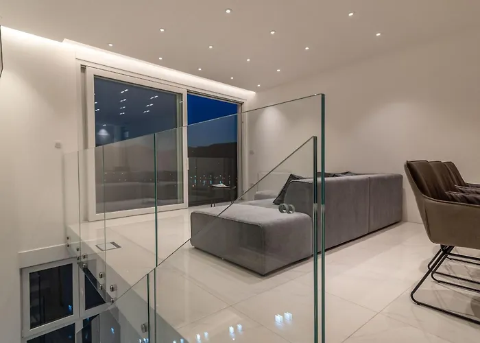 Luxurioese Ferienvilla Mit Privatem Pool By Interhome