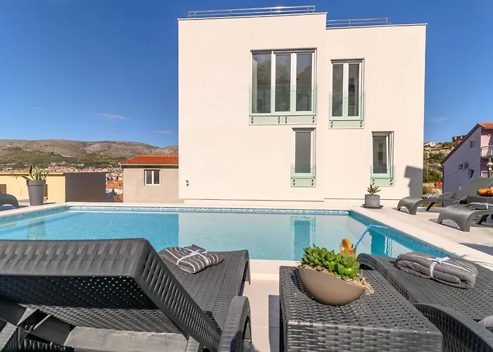 Luxurioese Ferienvilla Mit Privatem Pool By Interhome *