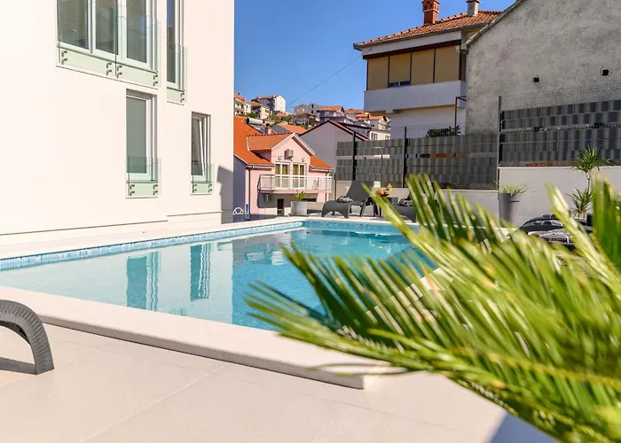 Luxurioese Ferienvilla Mit Privatem Pool By Interhome Trogir